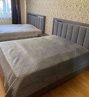 Кровать двуспальная 1.8 м. Виктория (велюр серый с серебром)